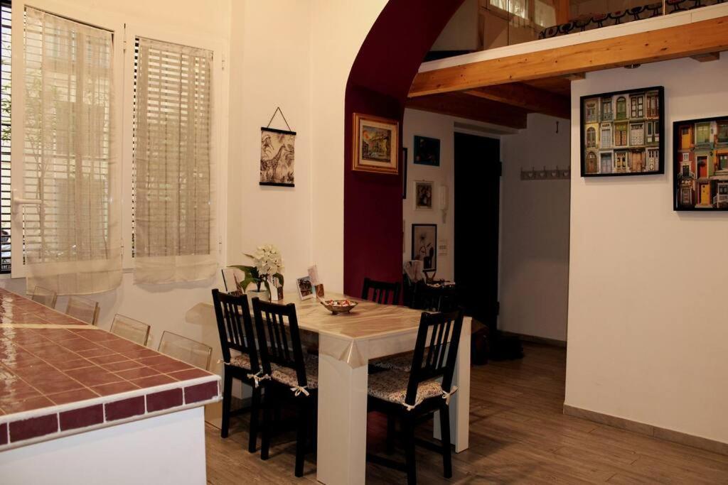 Purple House Apartment Rom