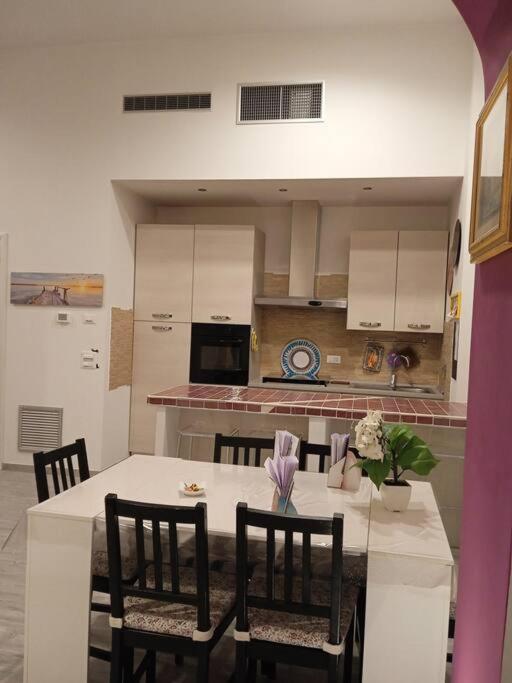 Purple House Apartment Rom